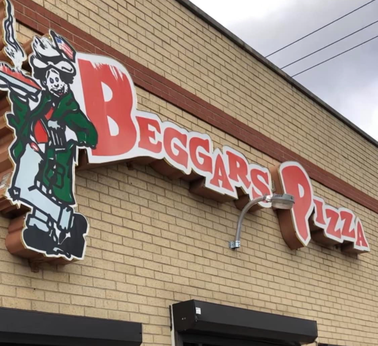 BEGGARS PIZZA 