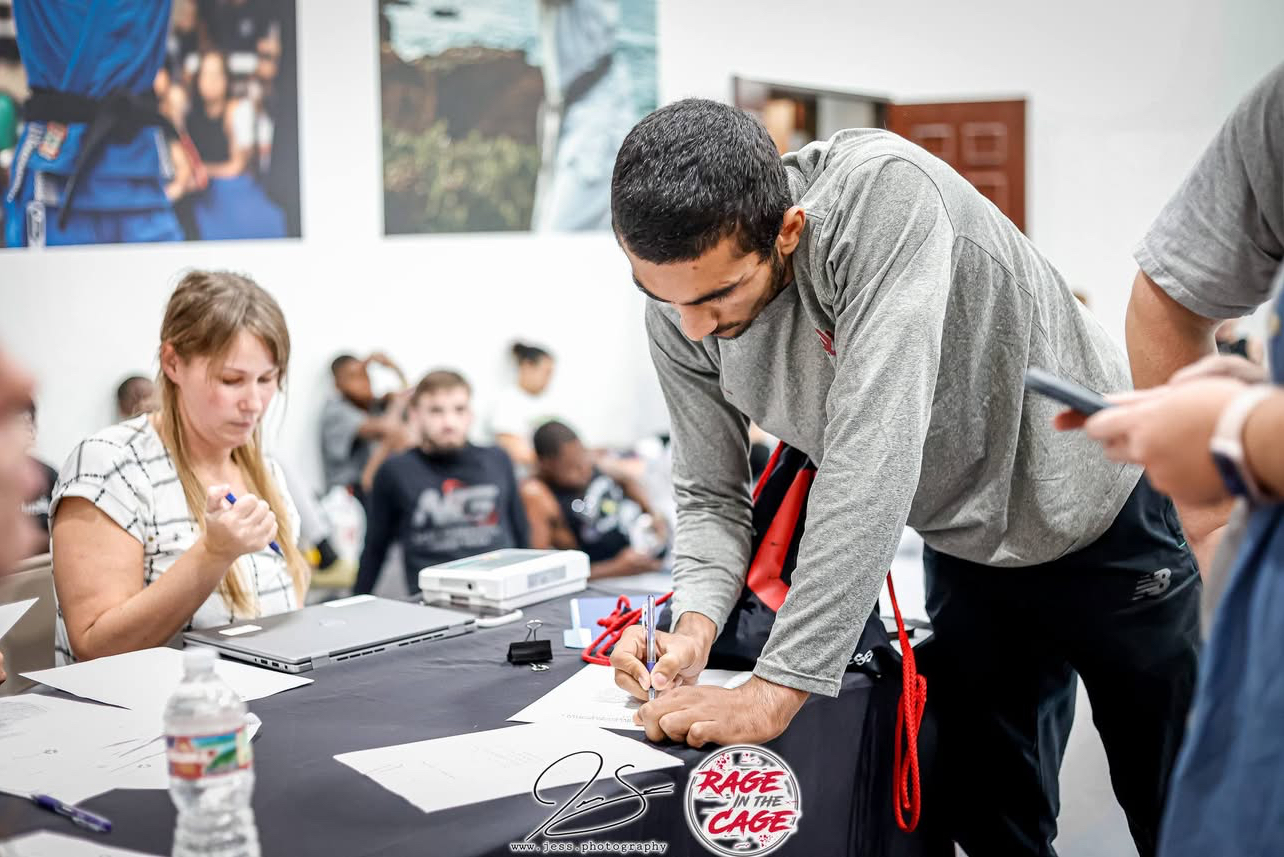 PRESS CONFRANCES & CONTRACT SIGHNINGS. KEEPS BUILDS INTEREST IN THE FIGHT