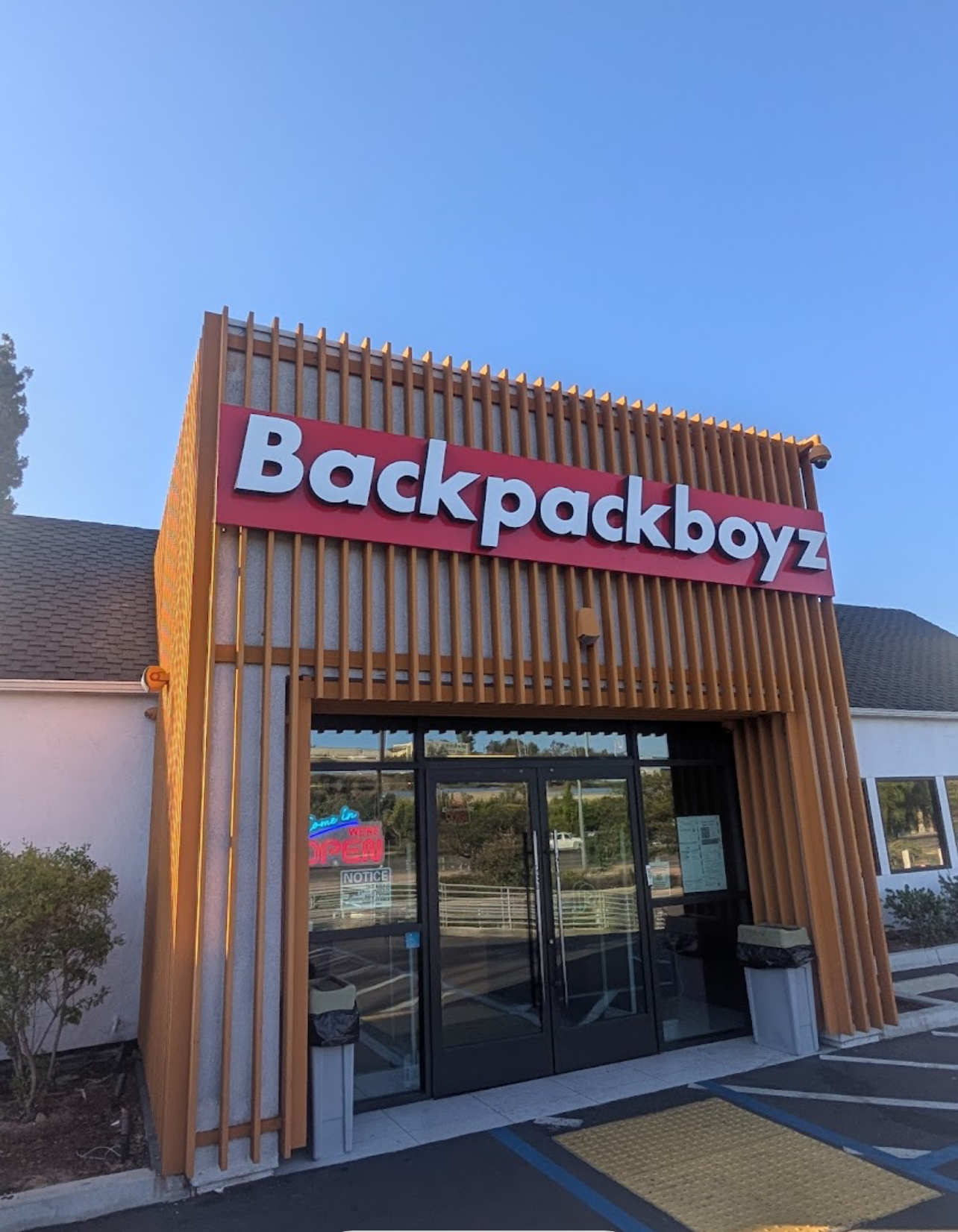 COMBAT SPORTS FANS TRAVELING FROM OTHER STATES WILL SEE YOUR BRANDS AND DISPENSARIES 